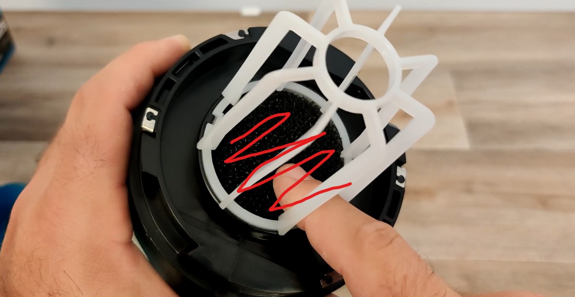 Secondary filter and vortex structure