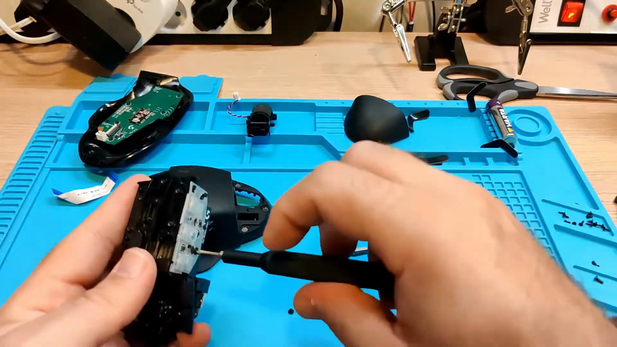 Logitech G604 with top shell removed showing internal PCB and switches