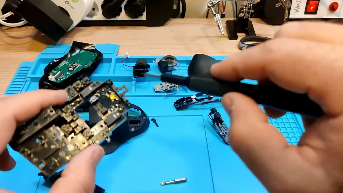 Close-up of two small springs inside the Logitech G604 mouse